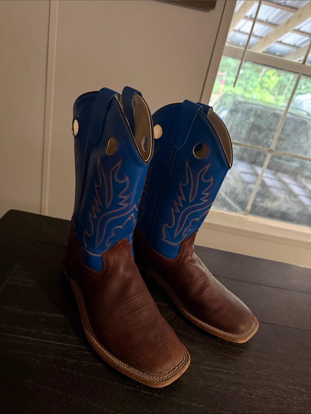 Cody James Men's Brown & Blue Cowboy Boots - Classic Western Style